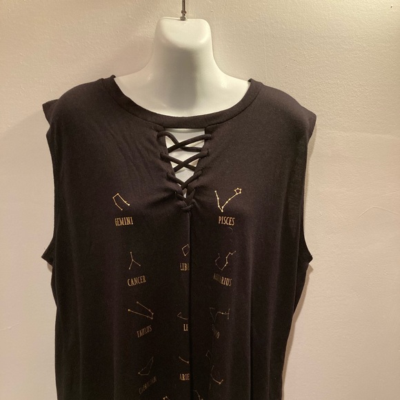 🎉Modern Lux 1X black zodiac gold foil high v neck tunic tank top lace up front - Picture 4 of 8